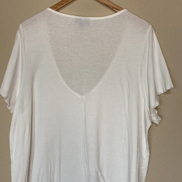Modcloth Flutter Lettuce Hem Ribbed V-Neck White Shirt 2X - Picture 4 of 12